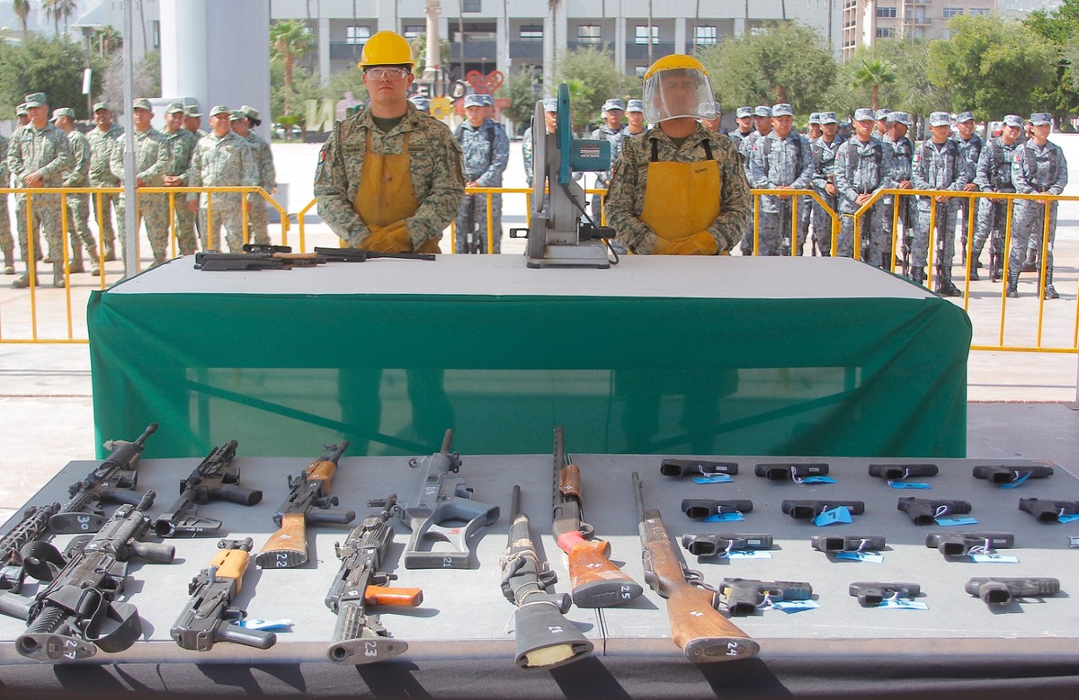 En Torreón, realizan ceremonia de destrucción de armas de fuego. (Manuel Guadarrama)
