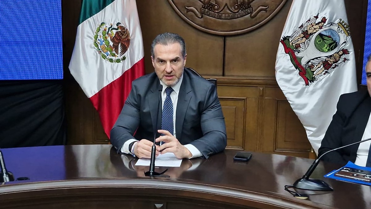 Adrián de la Garza detalló que este es un primer convenio entre las partes involucradas en el proyecto del tren. Foto: Orlando Maldonado