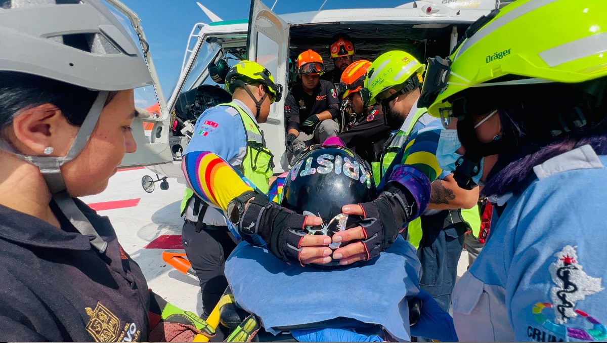Ana Cristina, de 53 años, presentó una luxación de un tobillo debido a la caída en la vereda de la Sierra Madre. Foto: Especial