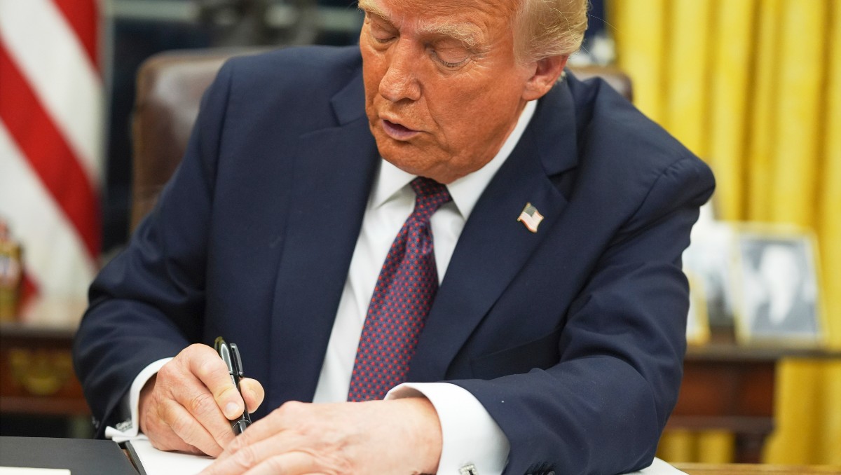 Donald Trump firmó una orden para terminar con la enmienda 14 de la Constitución. | AP