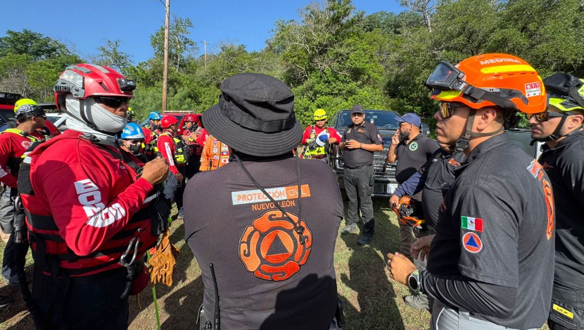 Rescatistas de Nuevo León siguen en Texas con labores de búsqueda. / Especial