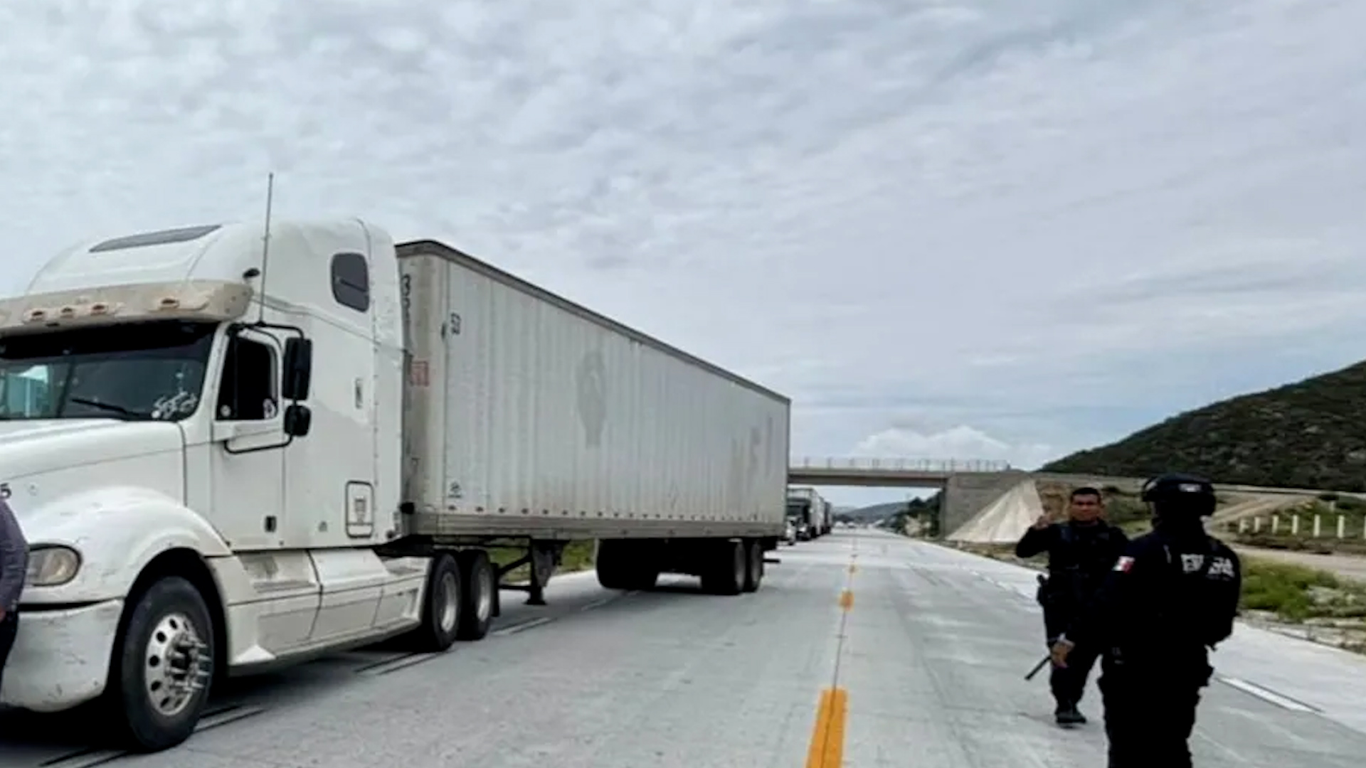 Seguridad de Jalisco califica como "raro" el supuesto robo de 33 toneladas de oro y plata