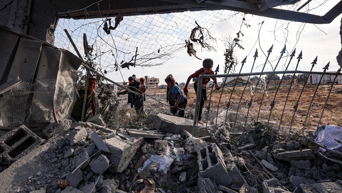 Los soldados israelíes tienen permitido disparar a civiles en centros de ayuda. | AFP