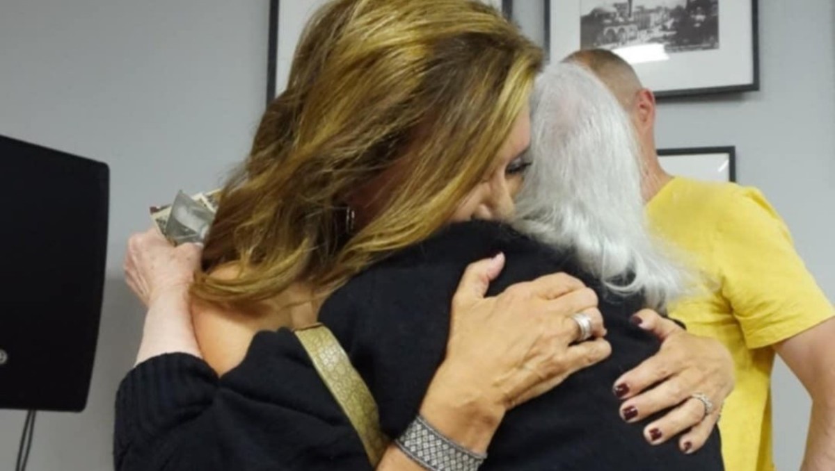 El abrazo de Sophia Goldberg y Danche Denev, una historia trasgeneracional.