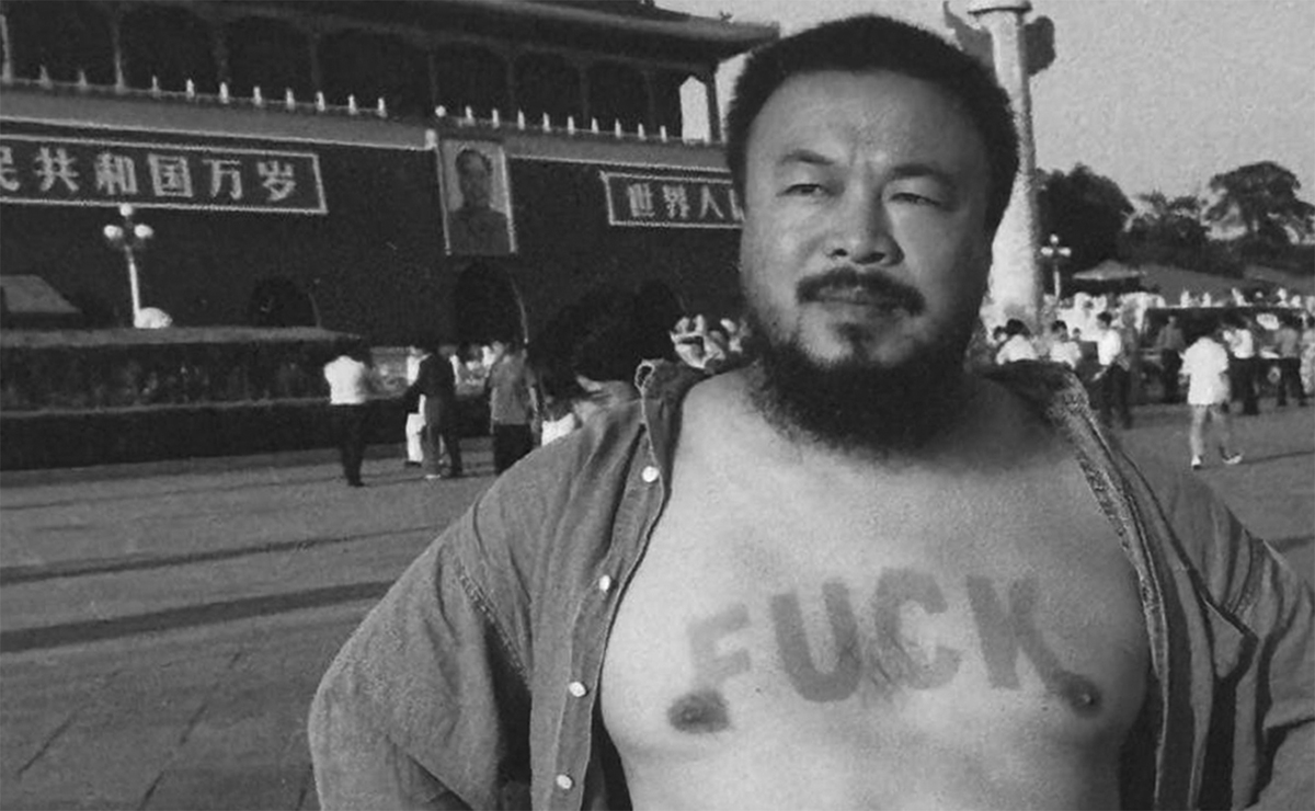 Ai Weiwei en la Plaza de Tiananmen. (Ai Weiwei Studio)