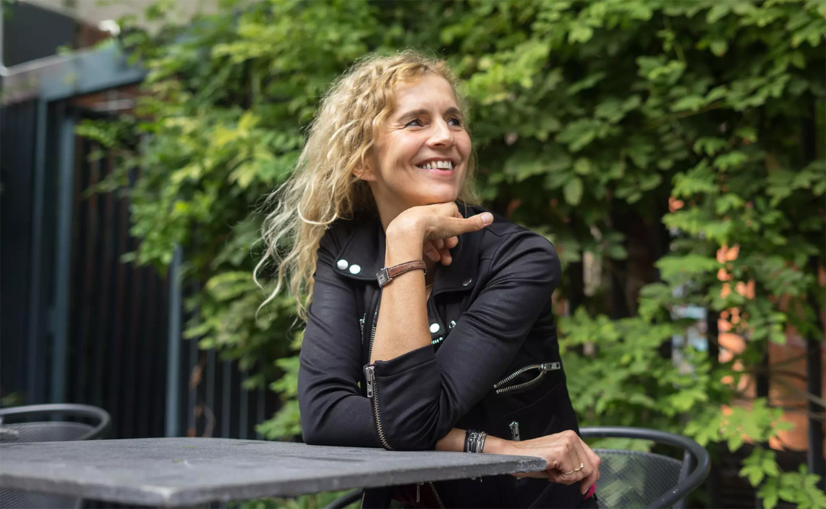 La escritora y cineasta francesa Delphine de Vigan. (EPC)