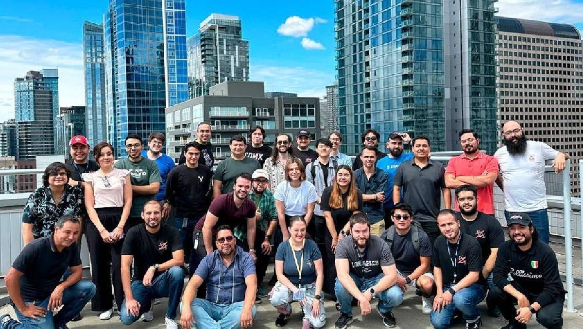 Ingenieros del equipo de Zillow México junto a sus colegas en Seattle durante la Hack Week 27