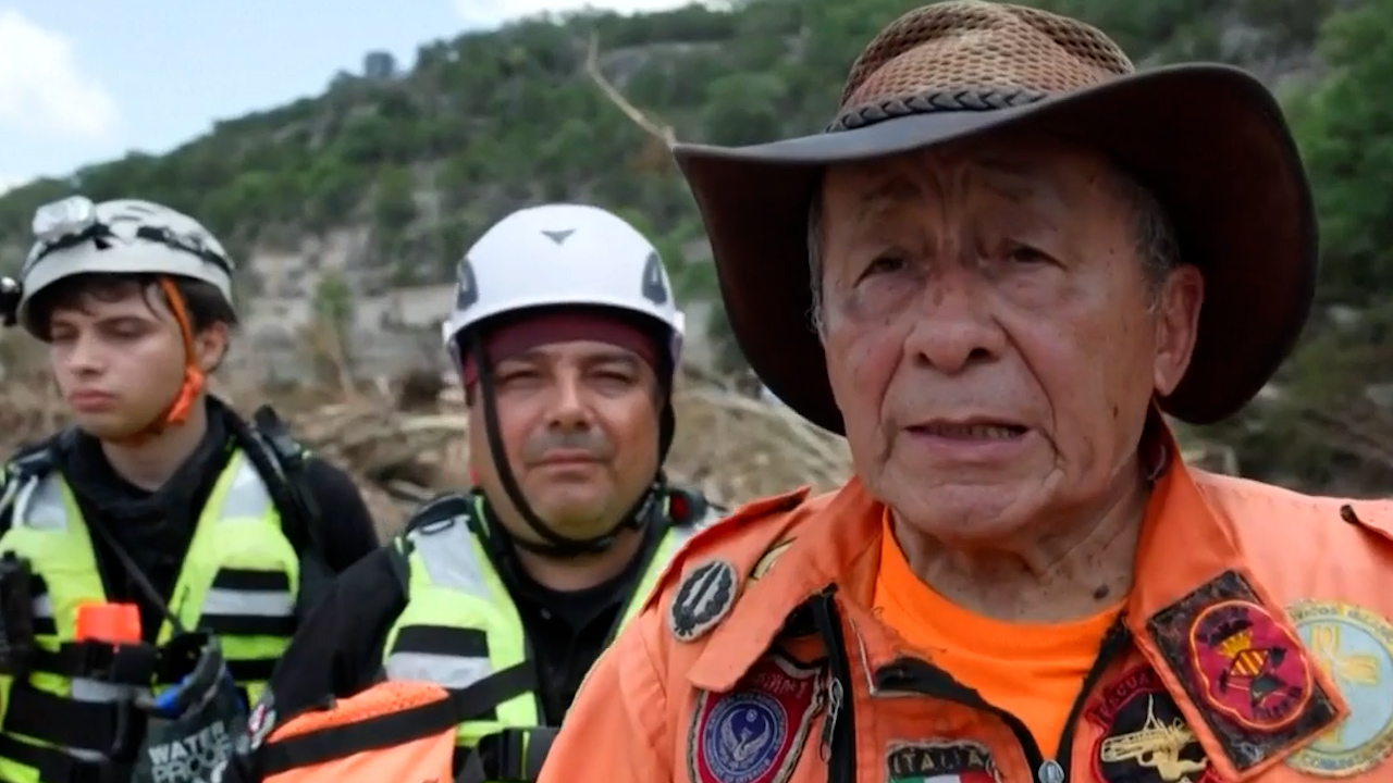 'Los Topos Aztecas' se suman a las labores de búsqueda de desaparecidos en Texas