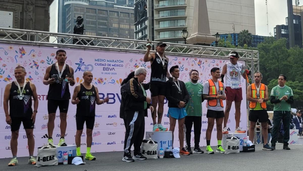 Alejandro Pacheco y Rafael Bañales suben al podio en el Medio Maratón CDMX 2025 (Zeltzin Zamora)