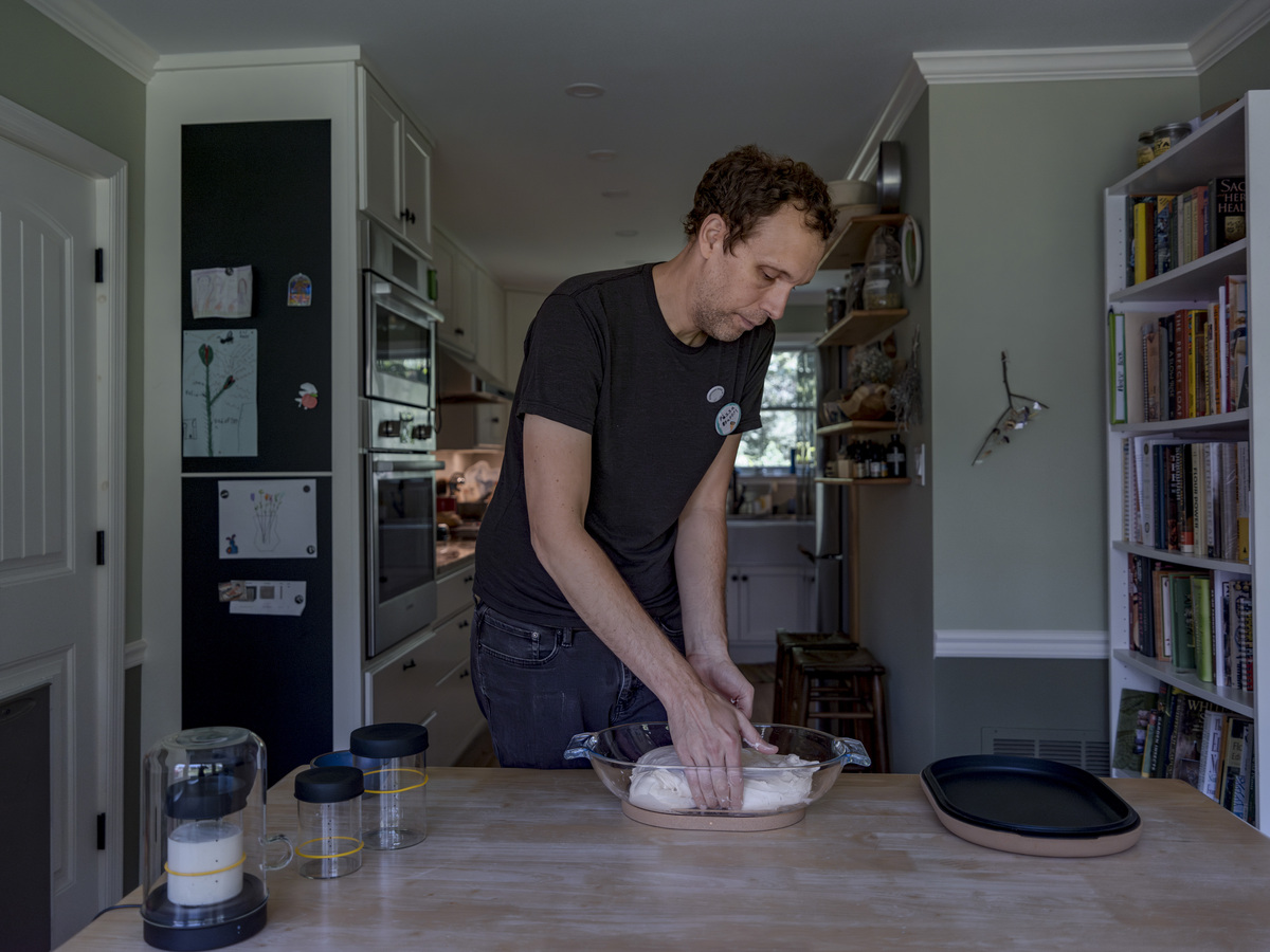 Erik Fabian, cofundador de Sourhouse en Asheville, Carolina del Norte, afectado por aranceles (Juan Diego Reyes / NYT).