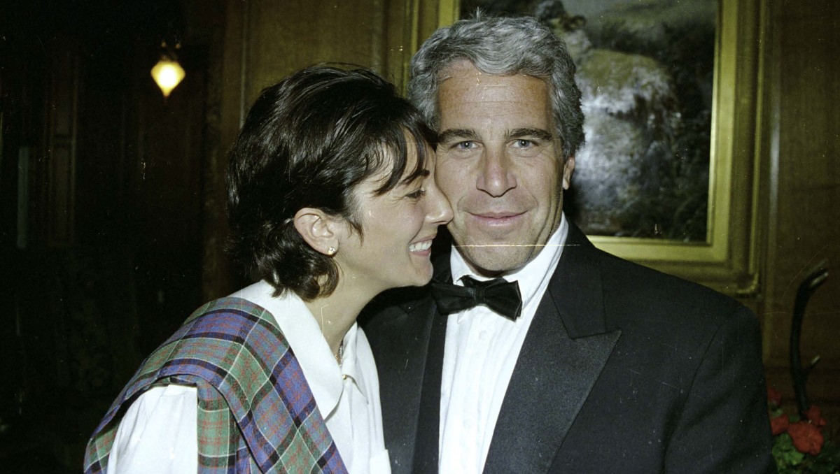 Jeffrey Epstein junto a su esposa Ghislaine Maxwell, ambos arrestados. | Archivo AFP