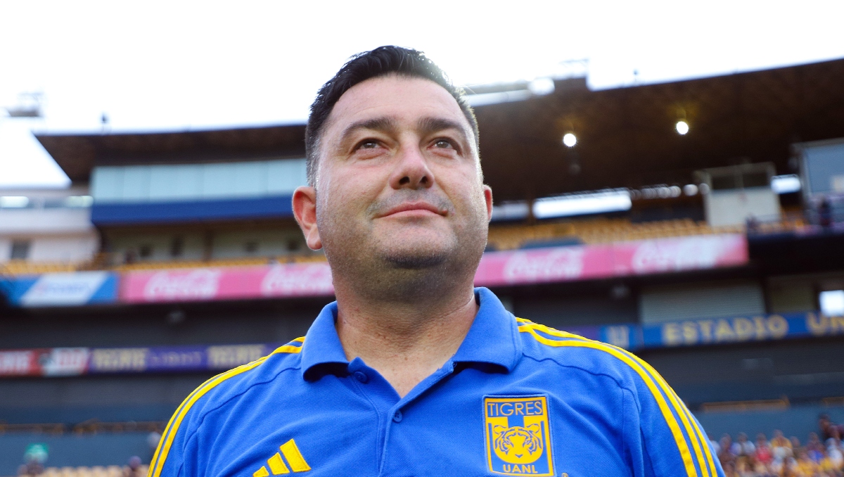 Pedro Losa, entrenador de Tigres Femenil en el arranque del Apertura 2025 (Imago7)