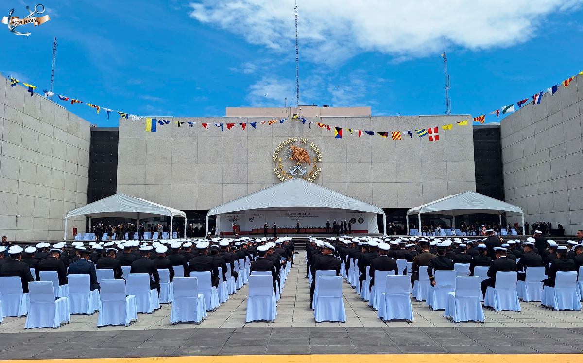 A través de su cuenta de X, el titular de la Marina felicitó a los graduados. | Especial