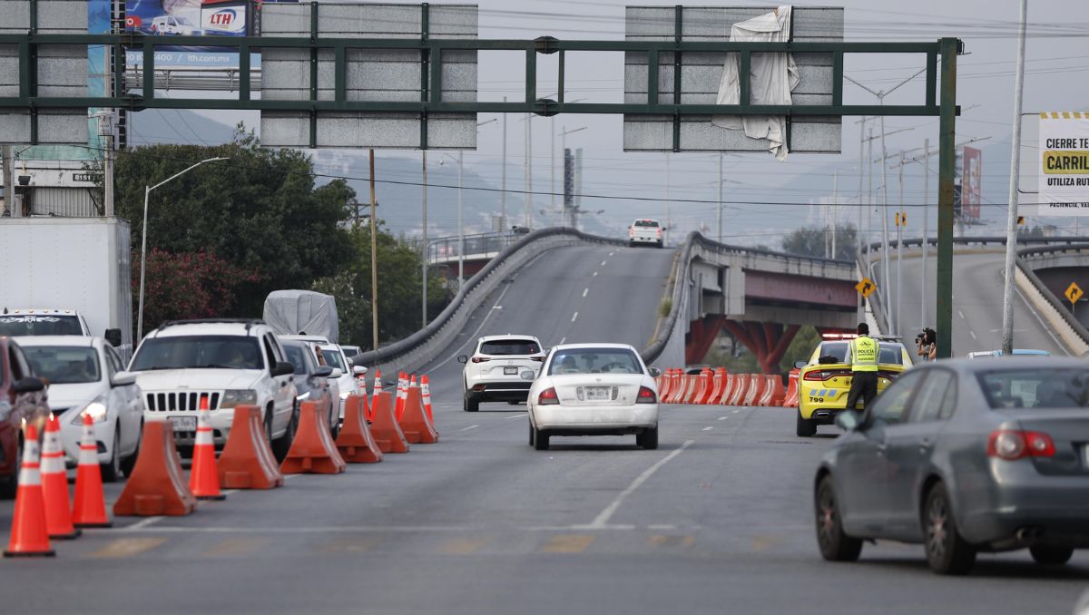 El carril de contraflujo es una opción ante el cierre del carril exprés en Constitución. | Jorge López