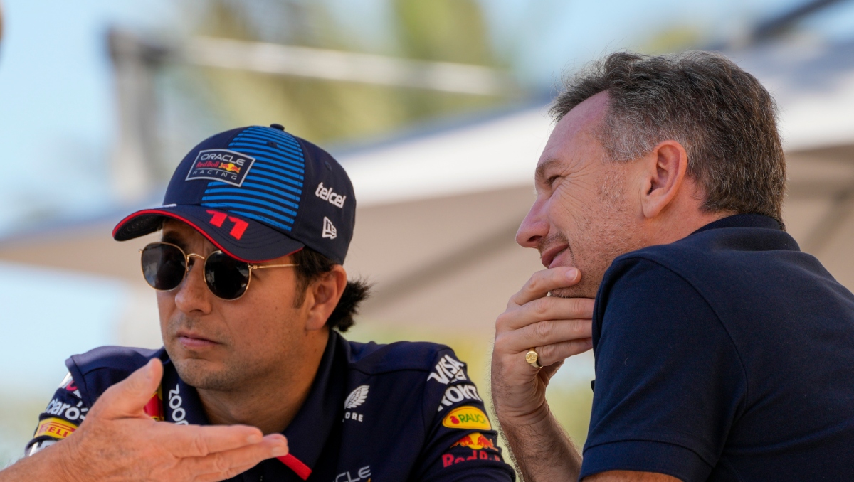 Christian Horner y 'Checo' Pérez podrían reencontrarse en un equipo de la Fórmula 1 (AP)
