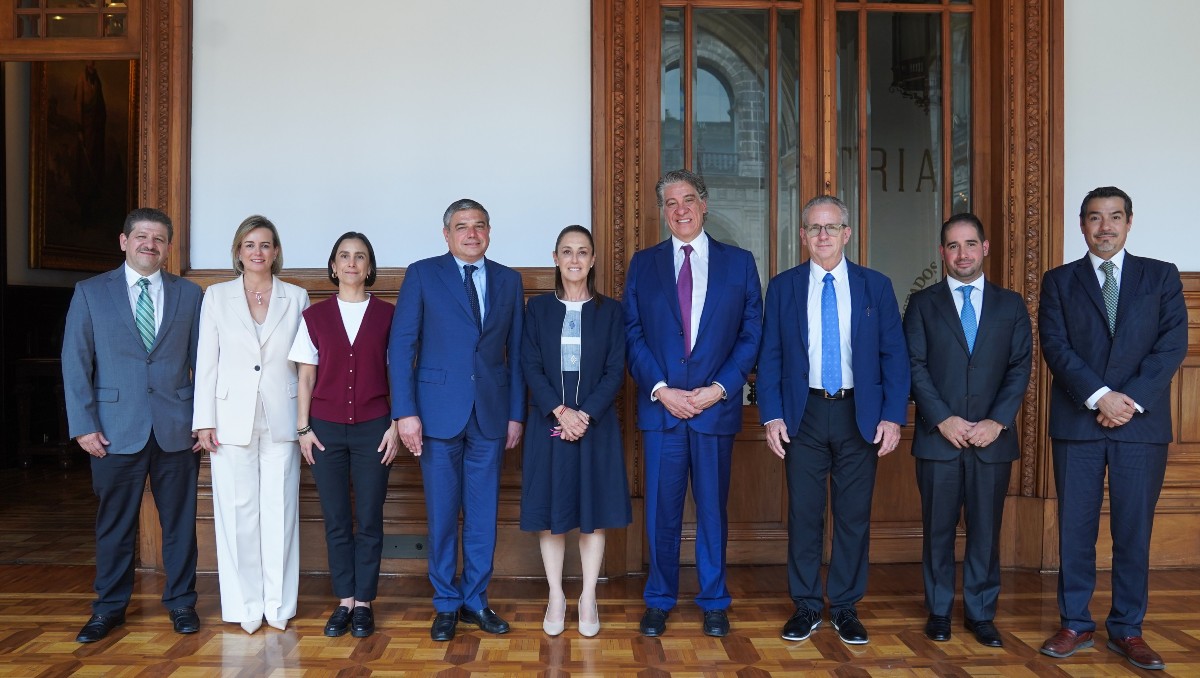 Claudia Sheinbaum junto a Lorenzo Simonelli, presidente de Baker Hughes. | X