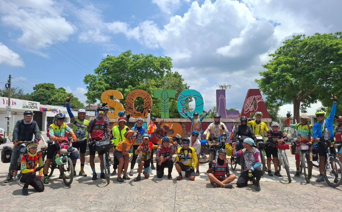 Este grupo de ciclistas de todo México vivió una agradable parada en el municipio de Soto la Marina. | Ruta Chichimeca (Facebook)