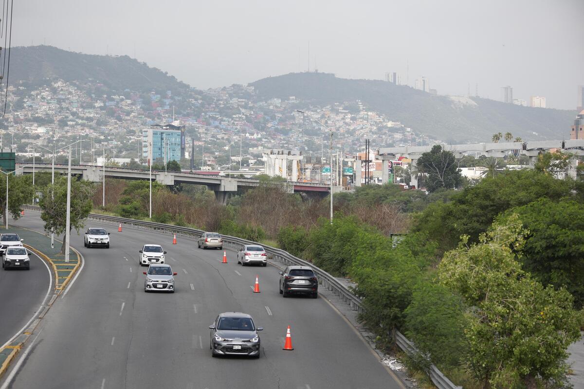 Monterrey modifica el carril contraflujo en avenida Morones Prieto. Foto: Jorge López