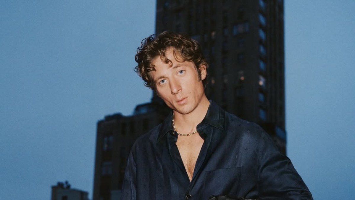 El actor Jeremy Allen White fue confundido en una cafetería