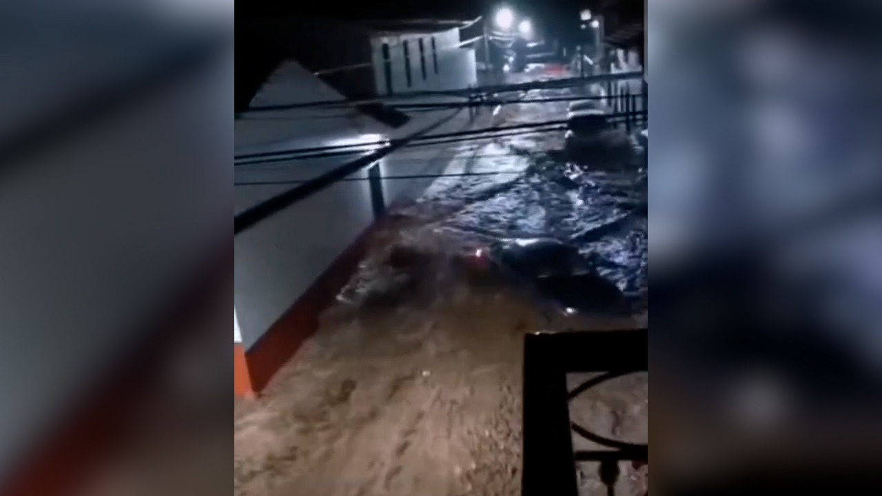 Emergencia en Michoacán por desbordamiento de río en Villa Morelos