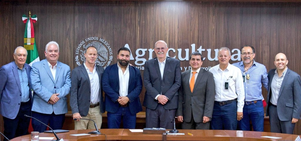 Julio Berdegué en reunión. | X