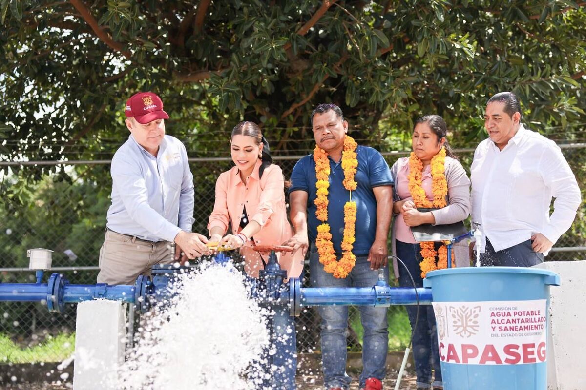 Salgado Pineda inauguró el nuevo sistema de agua potable en la comunidad de Nejapa