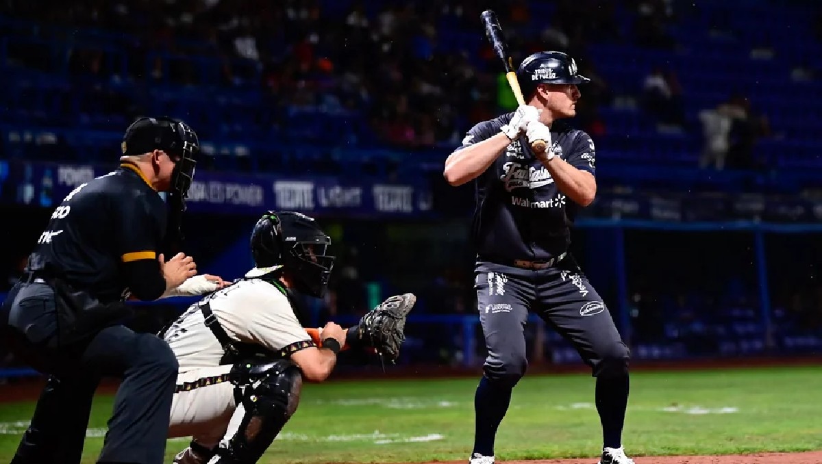 Acereros de Monclova vencen a Sultanes de Monterrey en el inicio de la serie (Sultanes de Monterrey)