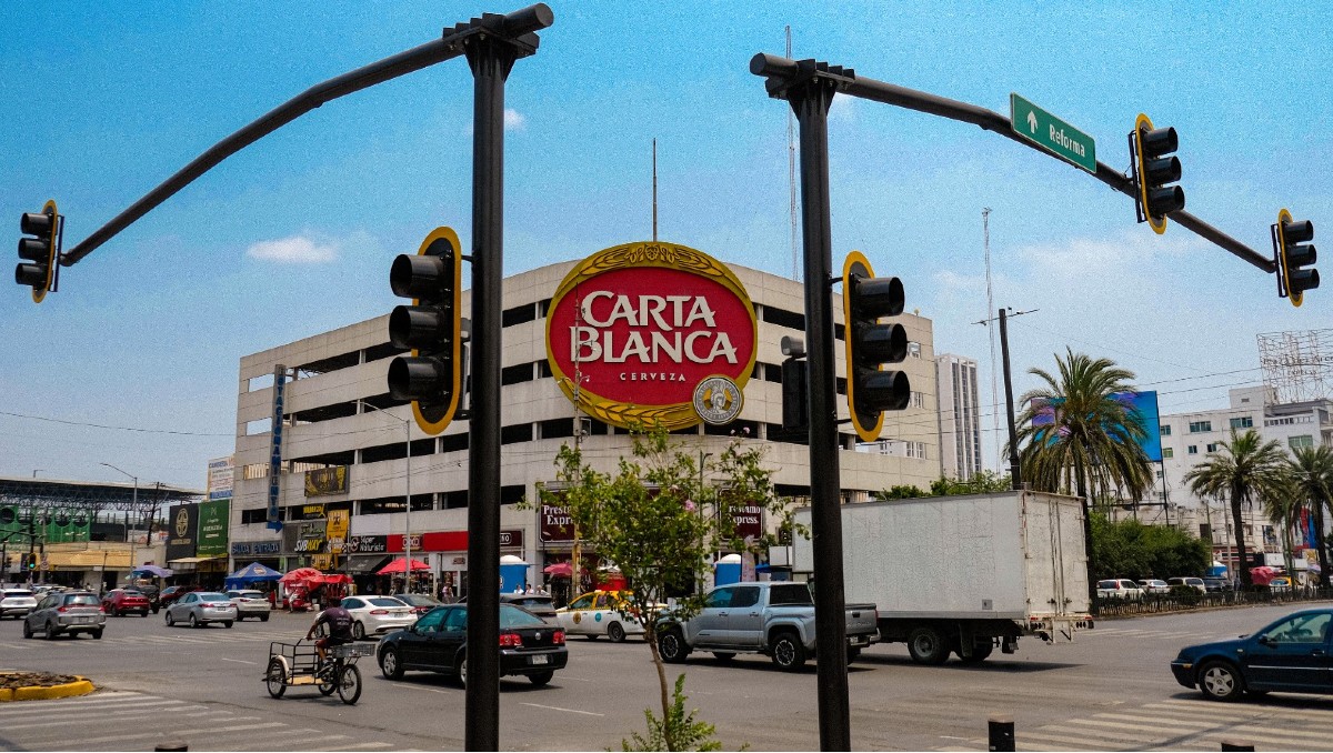 Anuncio de Carta Blanca de avenida Madero y Cuauhtémoc en Monterrey / Foto: Cortesía