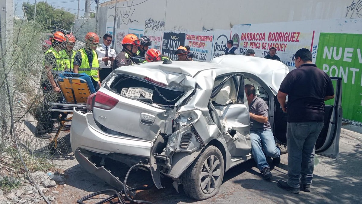 Aparentemente la mujer trató de ganarle el paso a la locomotora, pero fue impactada. Foto: Israel Santacruz