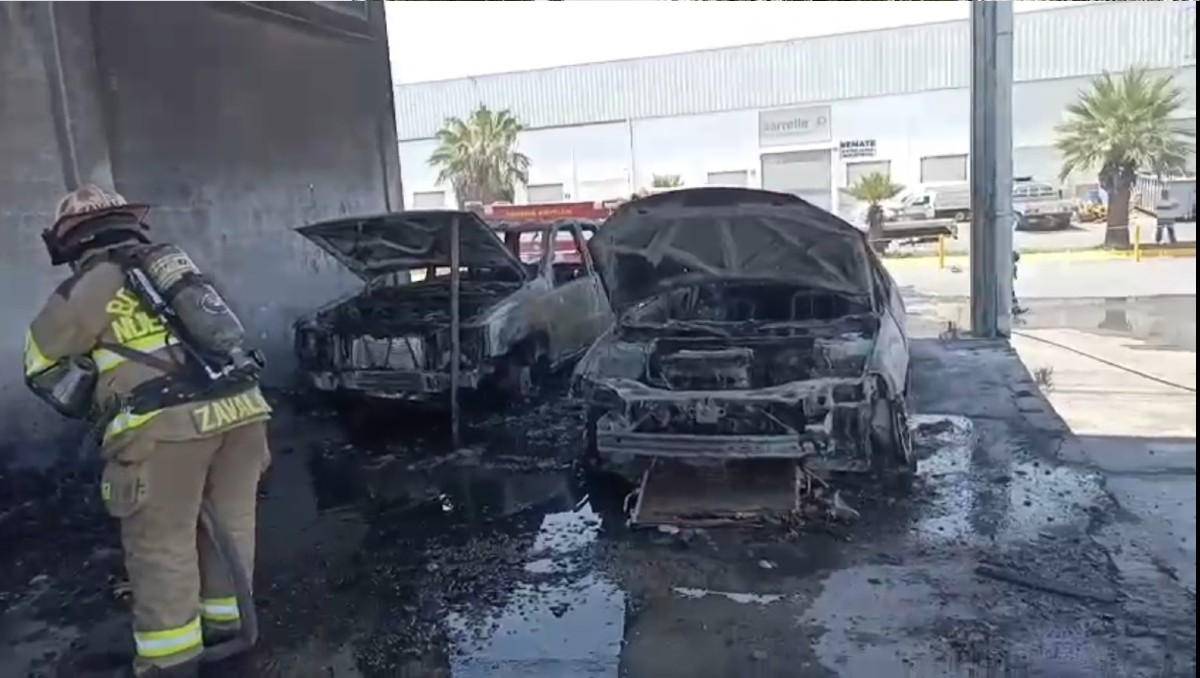 Hasta el lugar arribaron elementos de Bomberos y Protección Civil. Foto: Especial