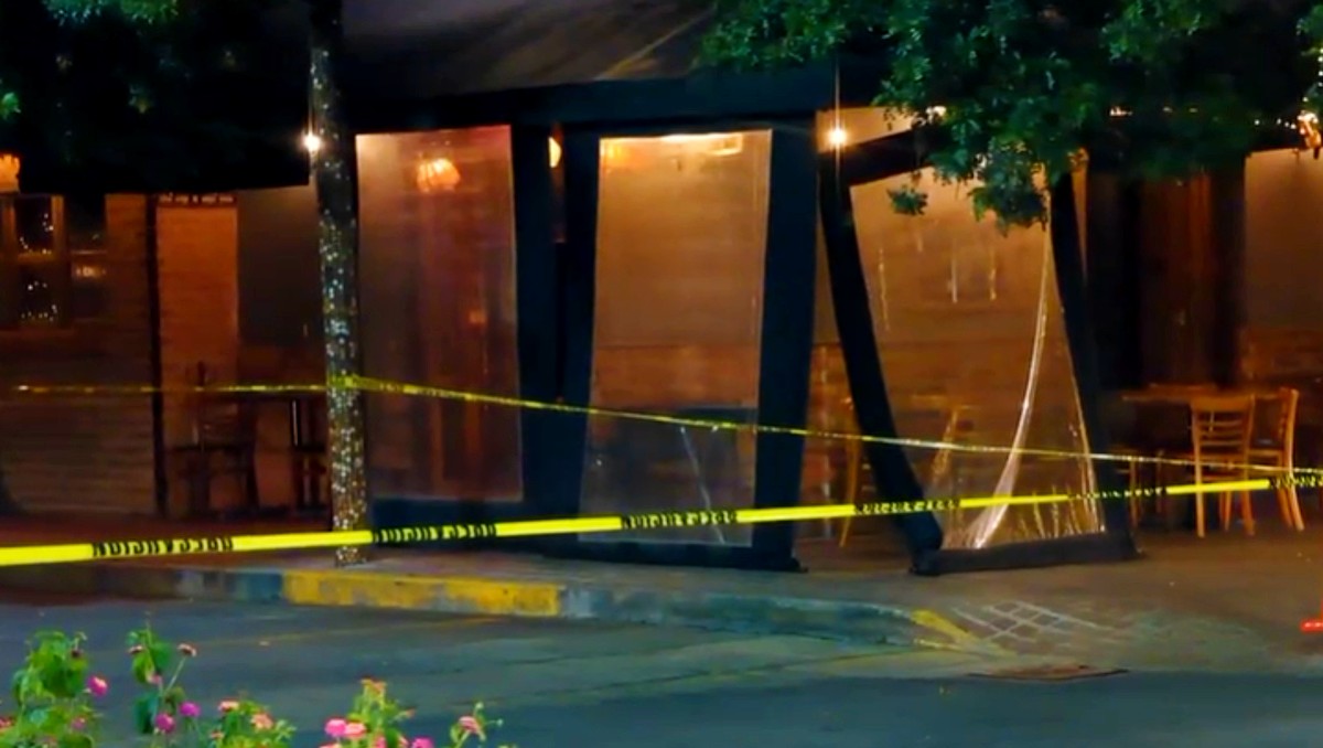 Asesinan a mesero frente a corresponsales en bar de Celaya | Especial