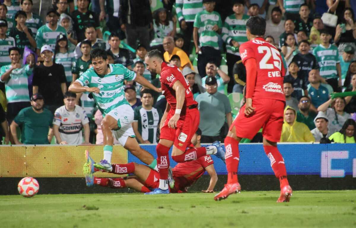 Los de la Comarca vivieron momentos de contraste, tensión y se mantuvo en la pelea hasta el último instante ante el actual campeón.| Verónica Rivera