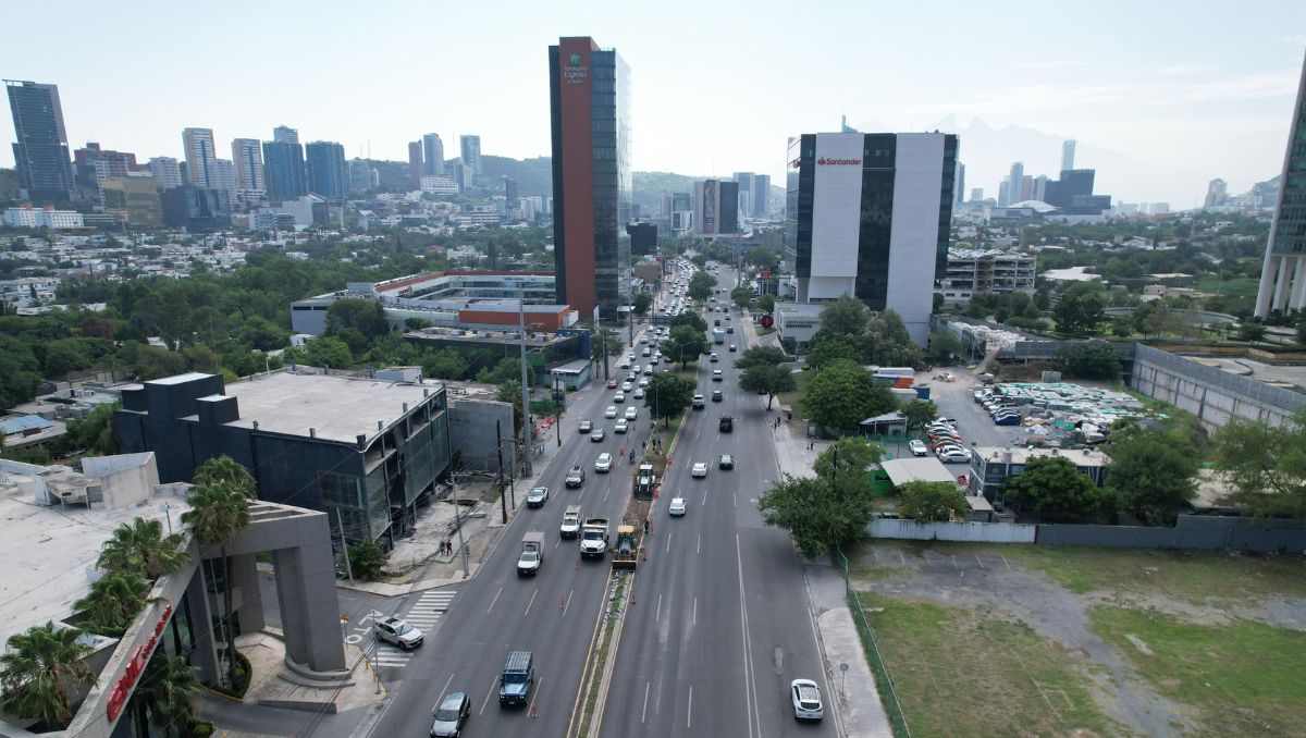 Contraflujo en avenida Vasconcelos. Oscar Soltero