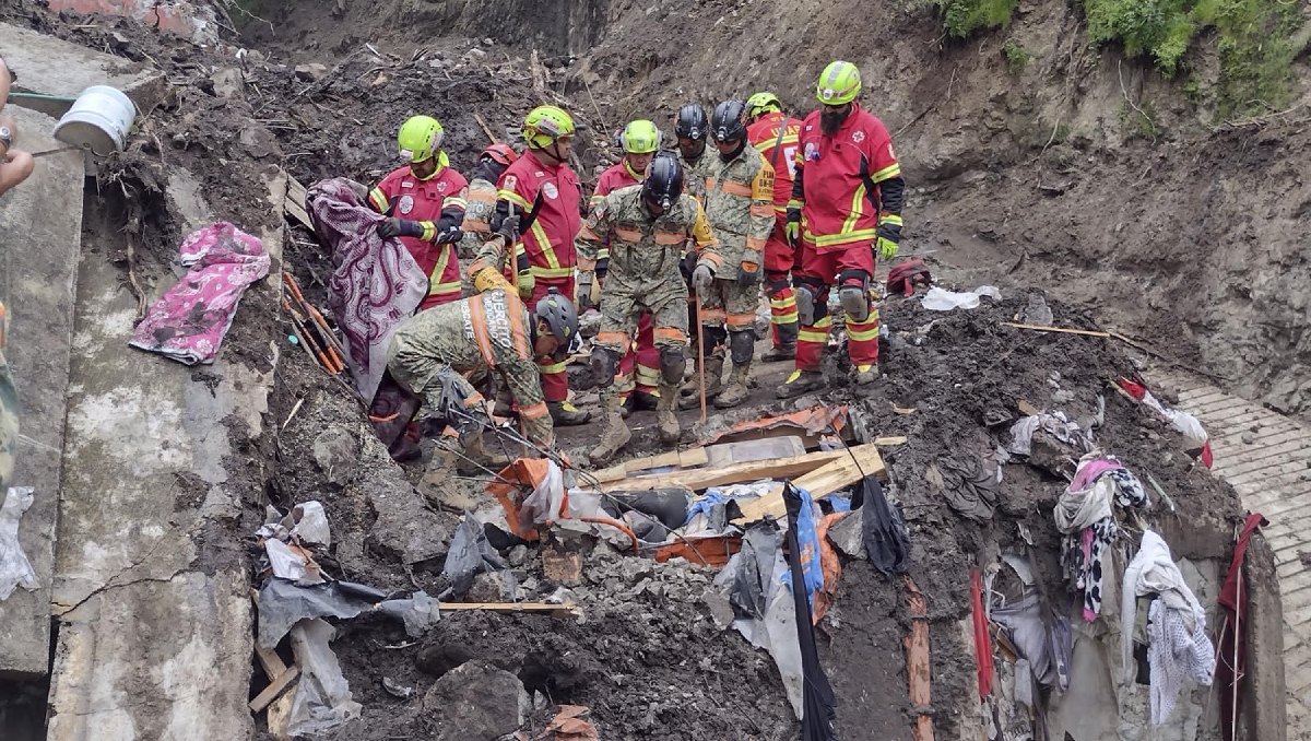 Los desgajamientos en Jilotzingo y Tlalnepantla han cobrado la vida de al menos 13 personas. Foto: (Cuartoscuro)