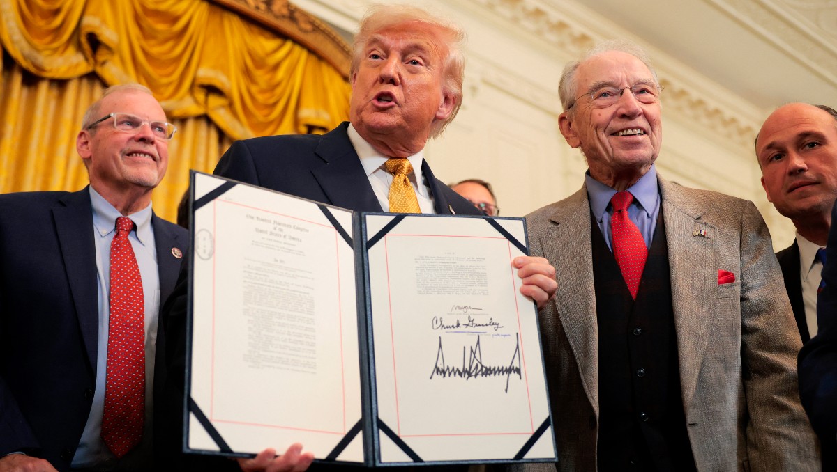 Donald Trump firmó una ley que endurece las penas para el tráfico de fentanilo. | AFP
