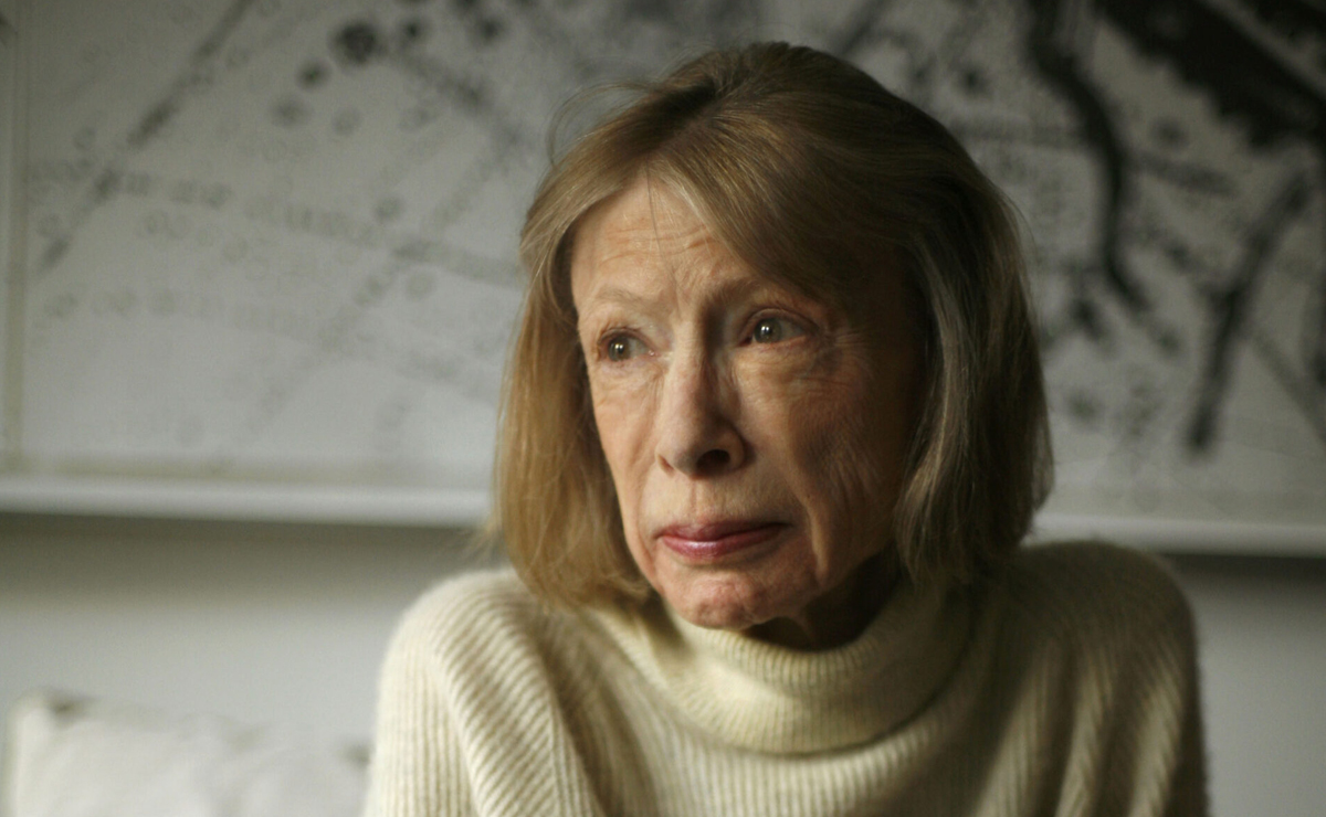 La escritora y periodista Joan Didion, 1934-2021. (Especial)