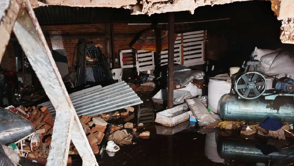 La fuerte lluvia en Zapopan arrasó con fincas este martes (Vicente Torres Alfaro)