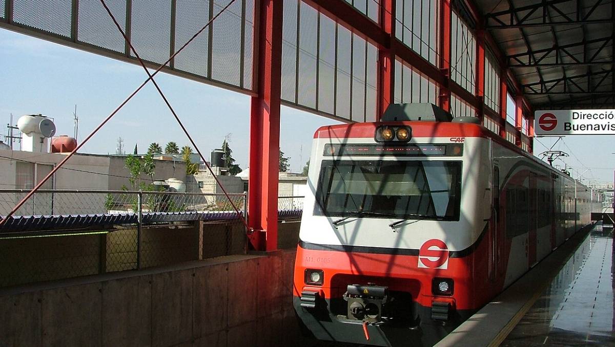 1. Tren Suburbano descarta extorsión en estaciones; aclara que fue una discusión entre usuarios por un empujón.| Especial
