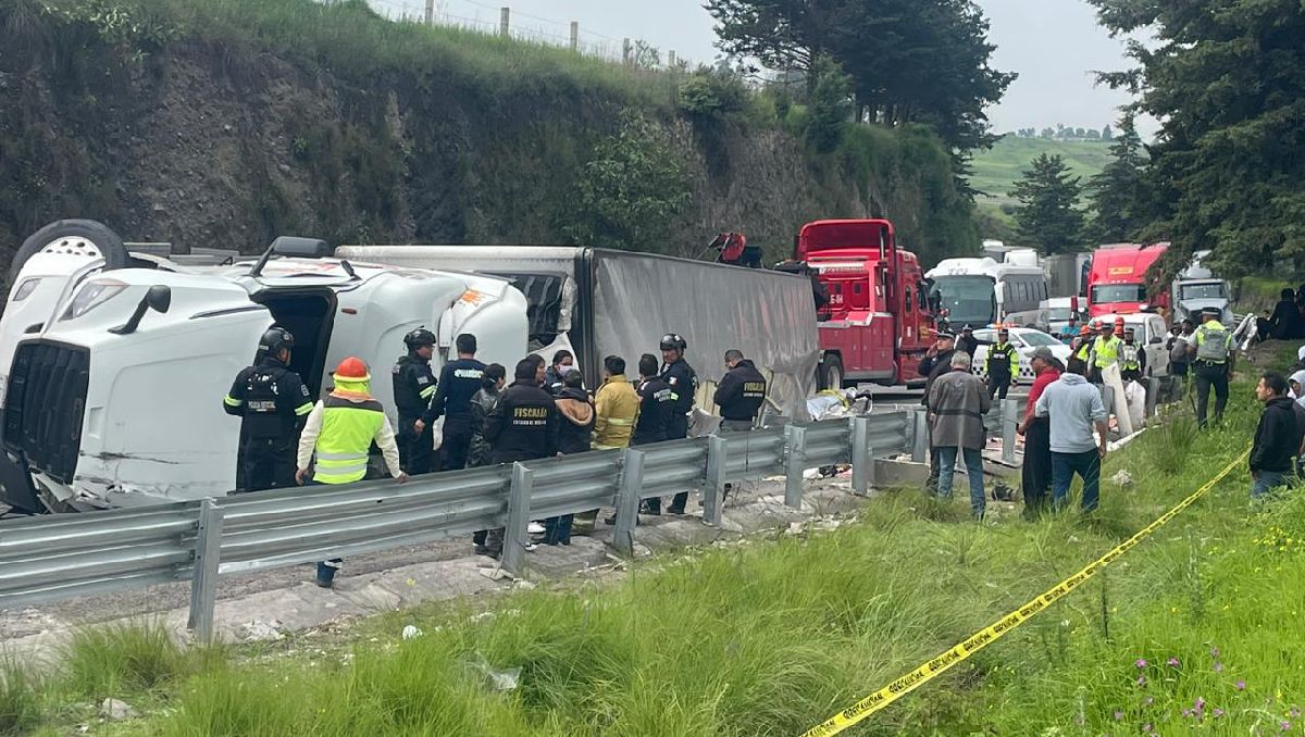 El accidente provocó el cierre de los carriles con dirección a Ixtlahuaca. Foto: (Mellissa López)