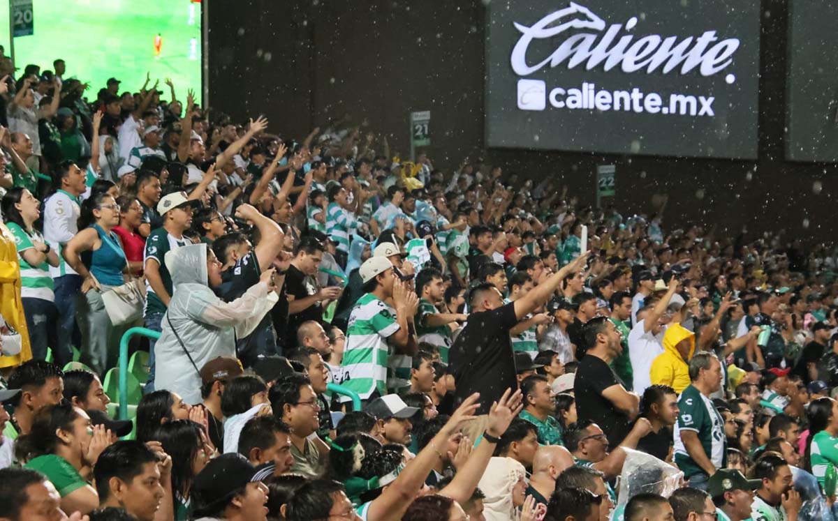 Afición de Santos en Estadio Corona. l Verónica Rivera