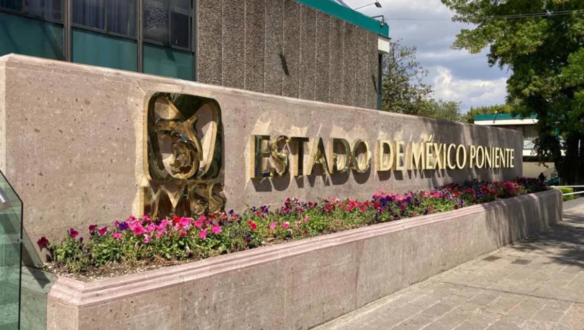 Durante la cirugía, que duró aproximadamente 3 horas y media, el paciente permaneció consciente. | Especial