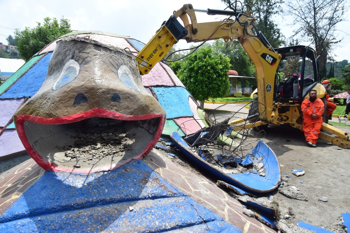 Demolición de tortuga resbaladilla causa polémica en Tula de Allende, Hidalgo (Foto: Francisco Villeda)