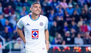 Giorgos Giakoumakis está cerca de salir de Cruz Azul, quien está en negociaciones con el Charlotte, equipo de la MLS al que le rebotaron su primera oferta.