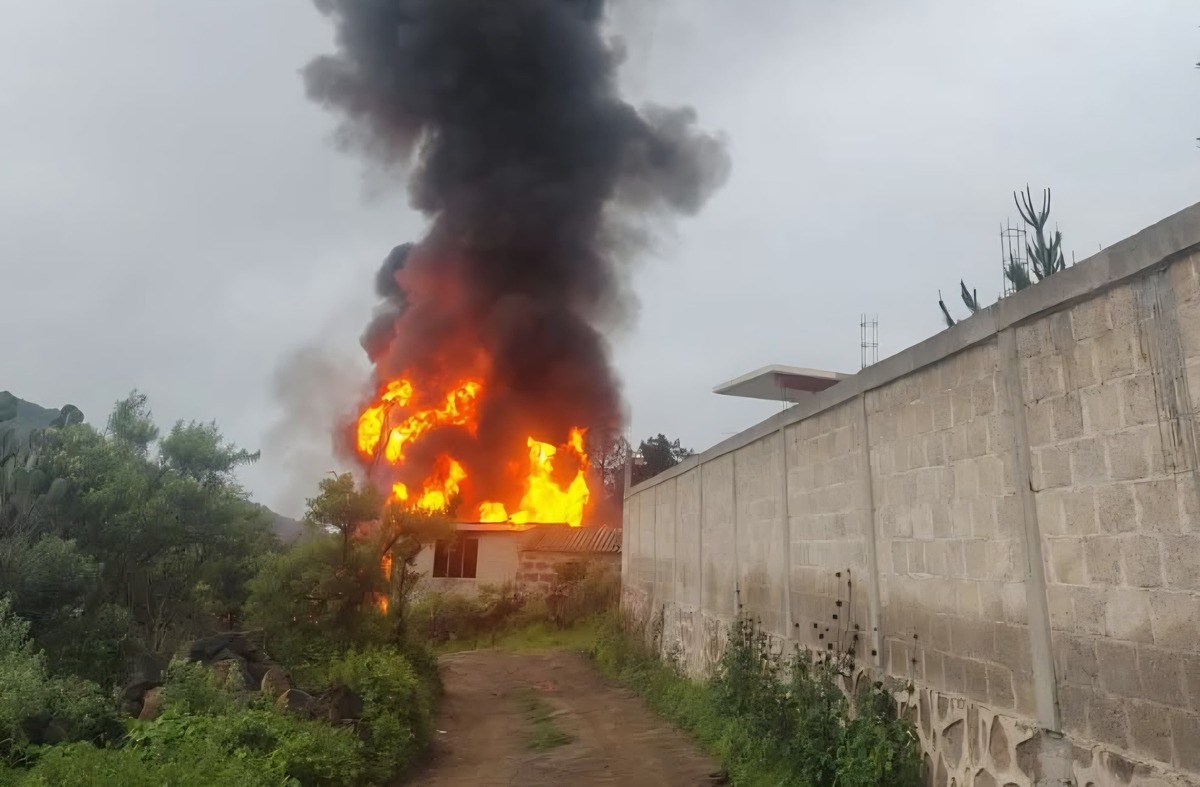 Incendio por almacenamiento de hidrocarburo en localidad de Xithi Primera Sección.