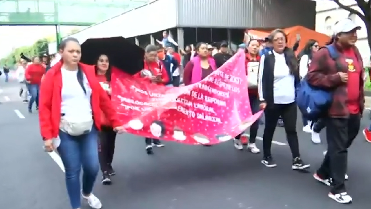 Maestros de la CNTE inician manifestación en la alcaldía Cuauhtémoc, CdMx