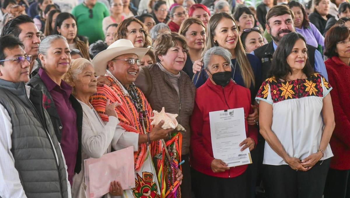 La mandataria mexiquense entregó 500 certificados parcelarios y títulos de propiedad a mujeres de 49 municipios. | Especial
