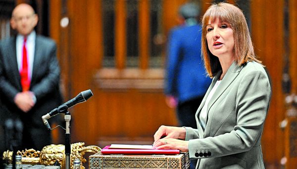 La ministra de Hacienda de Reino Unido, Rachel Reeves, apoya nuevas cotizaciones. Reuters