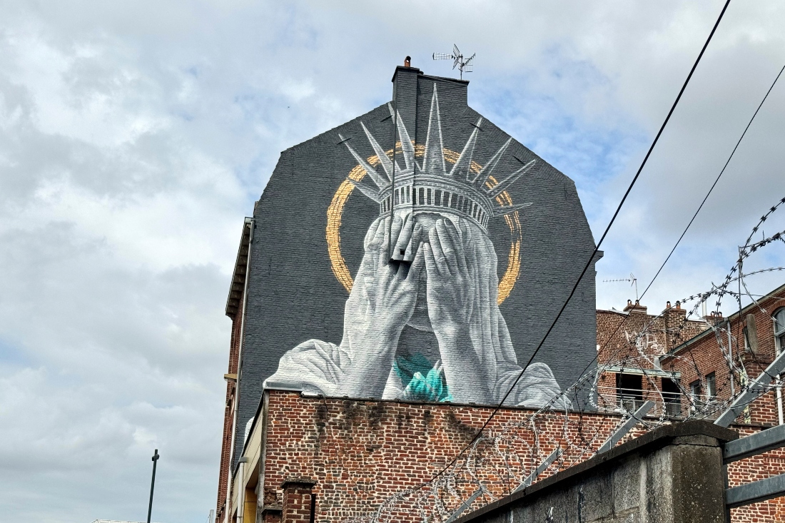 El mural de la Estatua de la Libertad en Roubaix, Francia. |AP