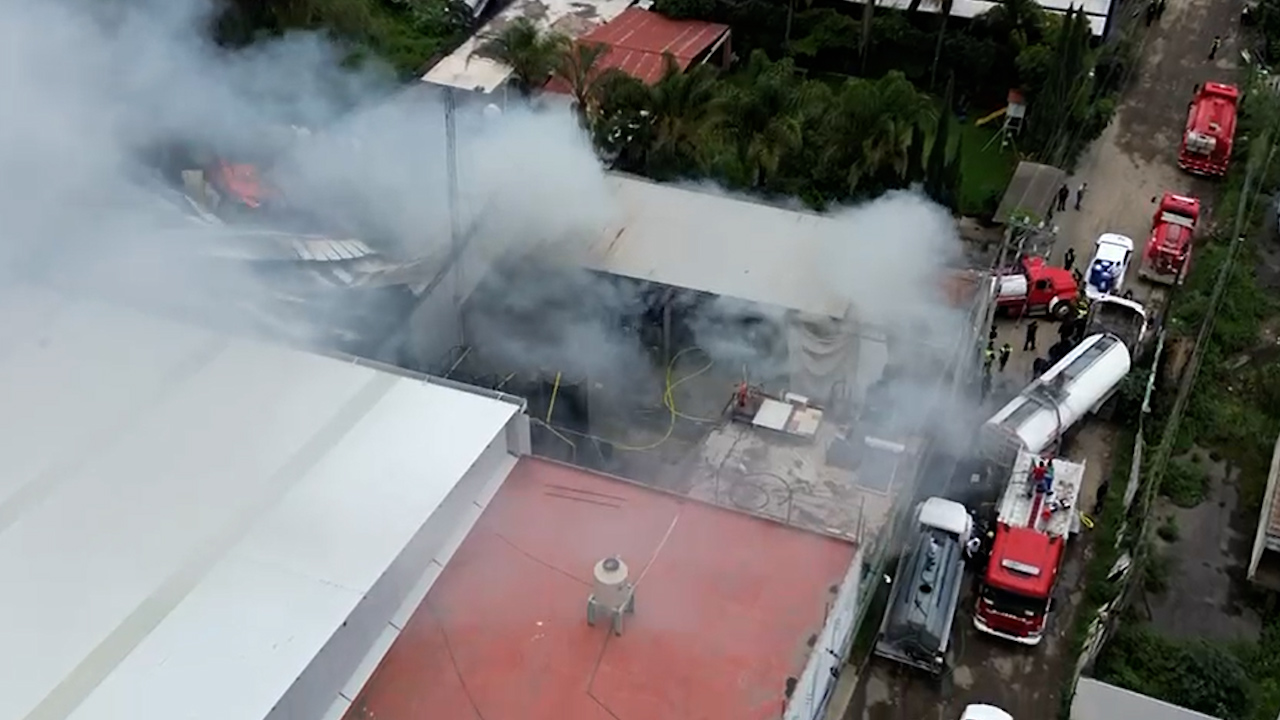 Se registra incendio en fábrica de aceites en Tultitlán, Edomex