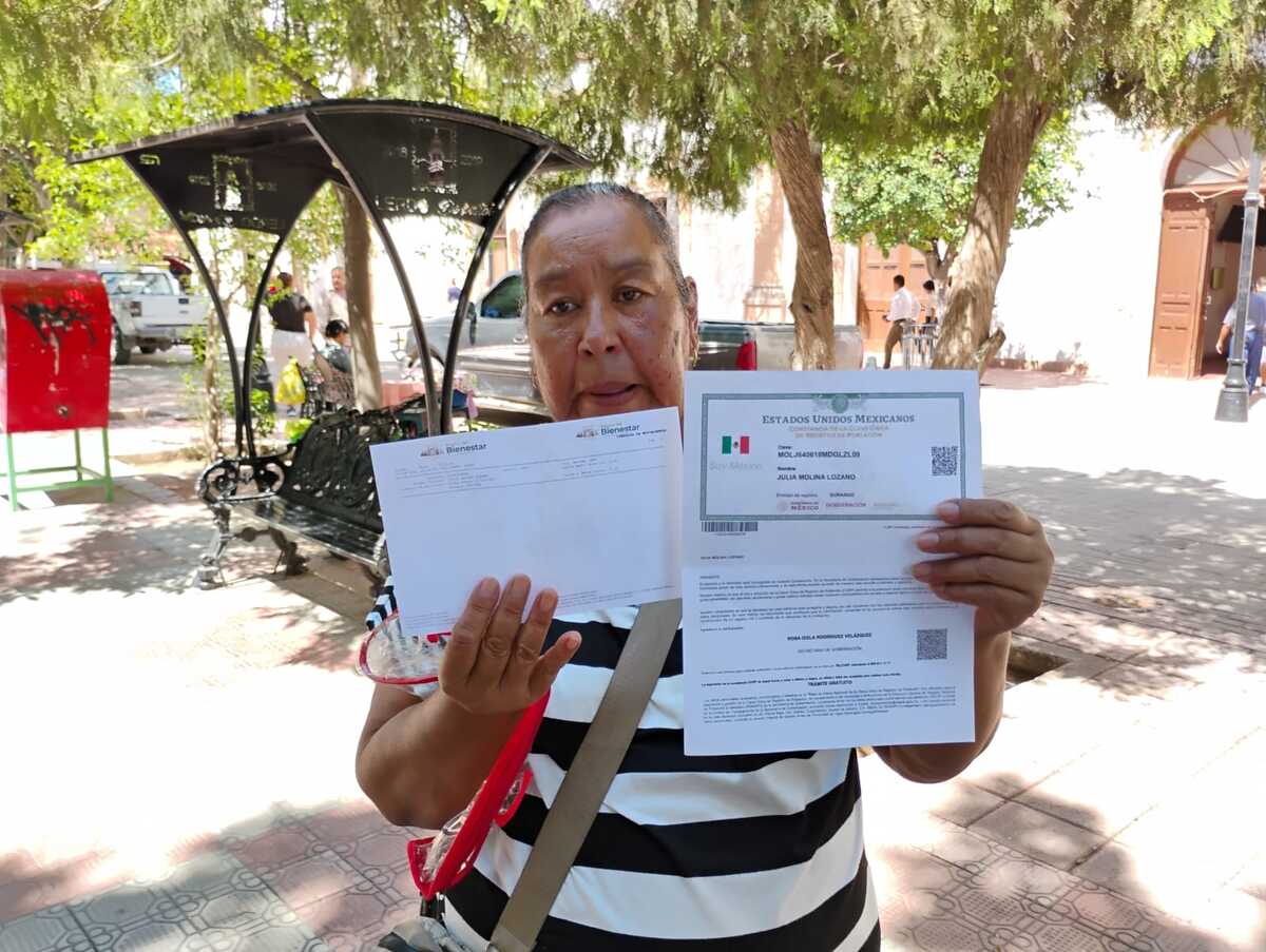 Viacrucis por beca en Lerdo; van siete meses sin respuesta. (Luis Alatorre)